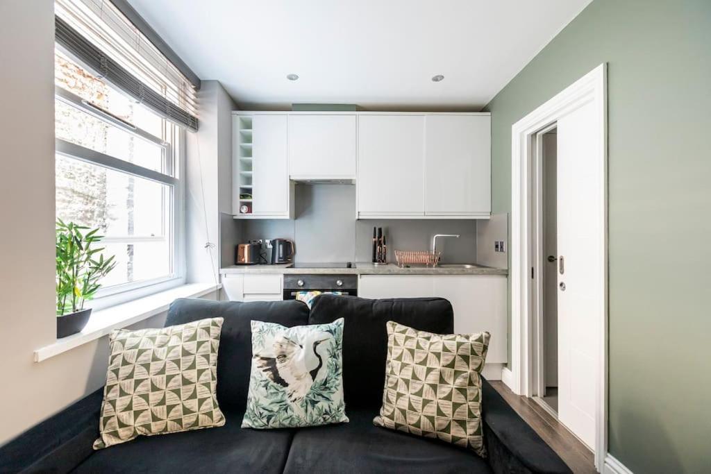Beautiful Brighton Apartment, 5Min Walk To Beach ภายนอก รูปภาพ