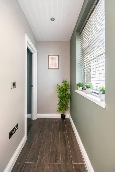 Beautiful Brighton Apartment, 5Min Walk To Beach ภายนอก รูปภาพ