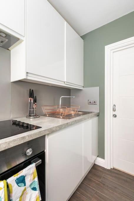 Beautiful Brighton Apartment, 5Min Walk To Beach ภายนอก รูปภาพ