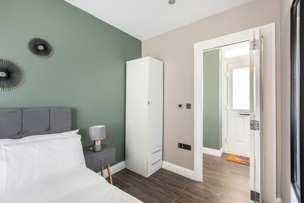 Beautiful Brighton Apartment, 5Min Walk To Beach ภายนอก รูปภาพ