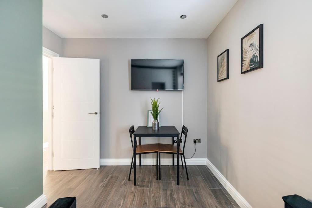 Beautiful Brighton Apartment, 5Min Walk To Beach ภายนอก รูปภาพ